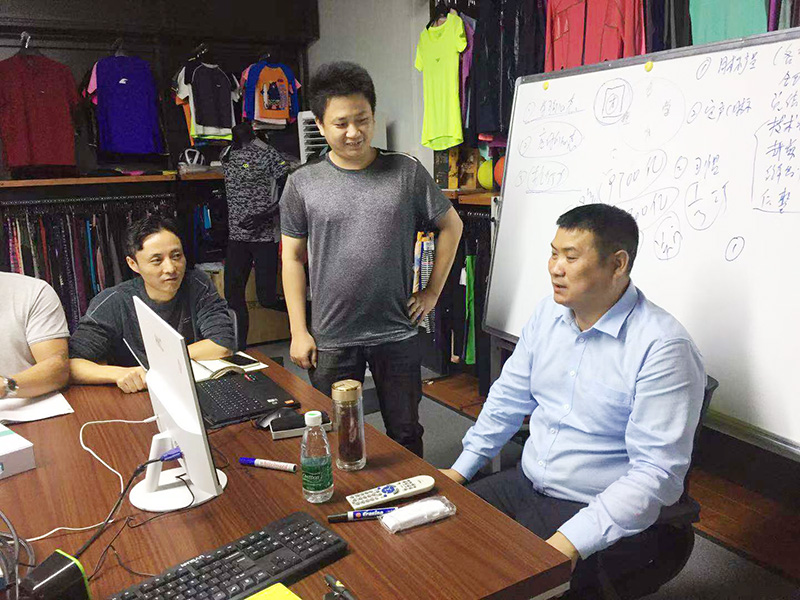 泉州市锐骏体育用品有限公司欢迎刘老师莅临授课